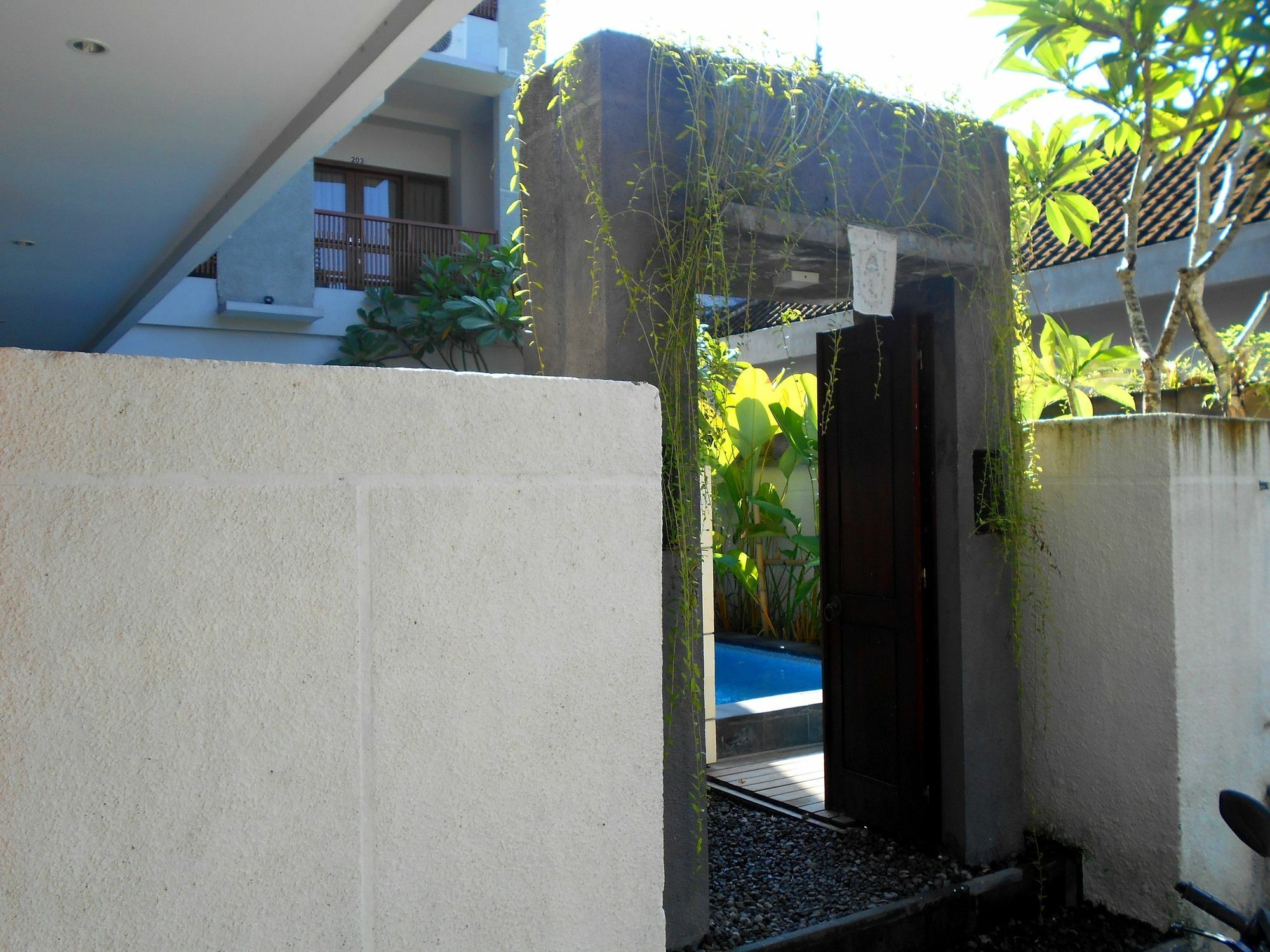 RedDoorz At Kerobokan Seminyak 2 Luaran gambar