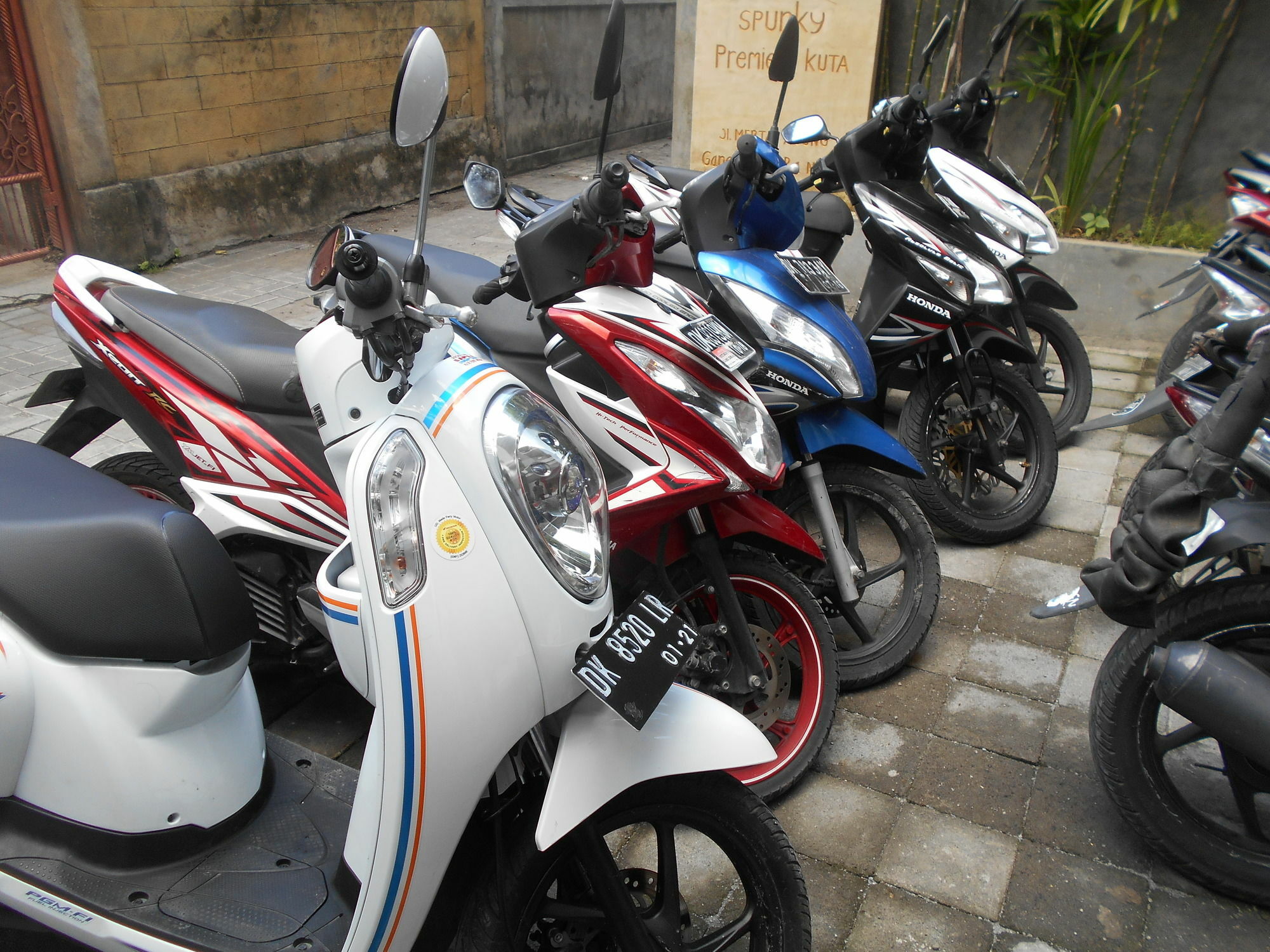 RedDoorz At Kerobokan Seminyak 2 Luaran gambar